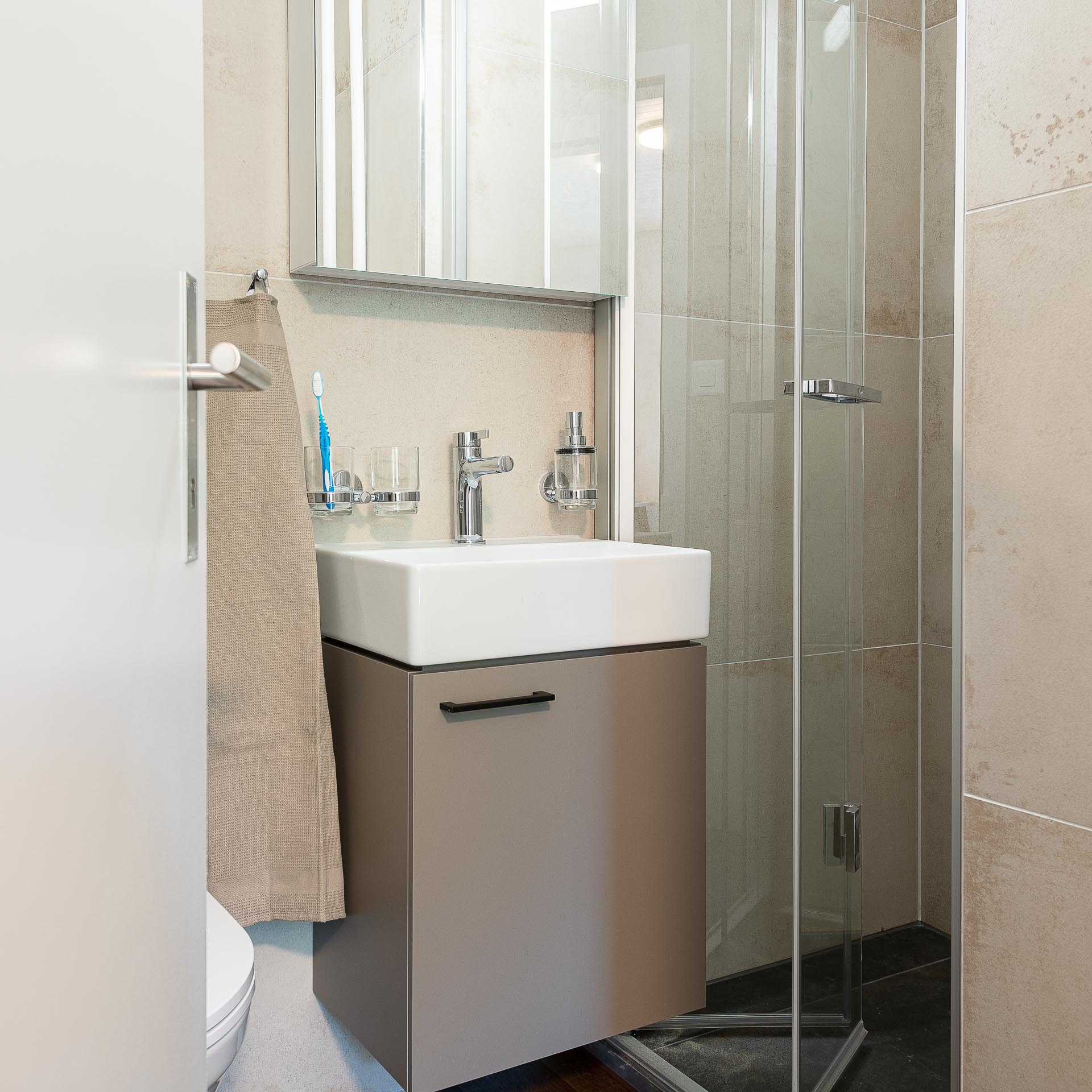 One room apartment with beige bathroom