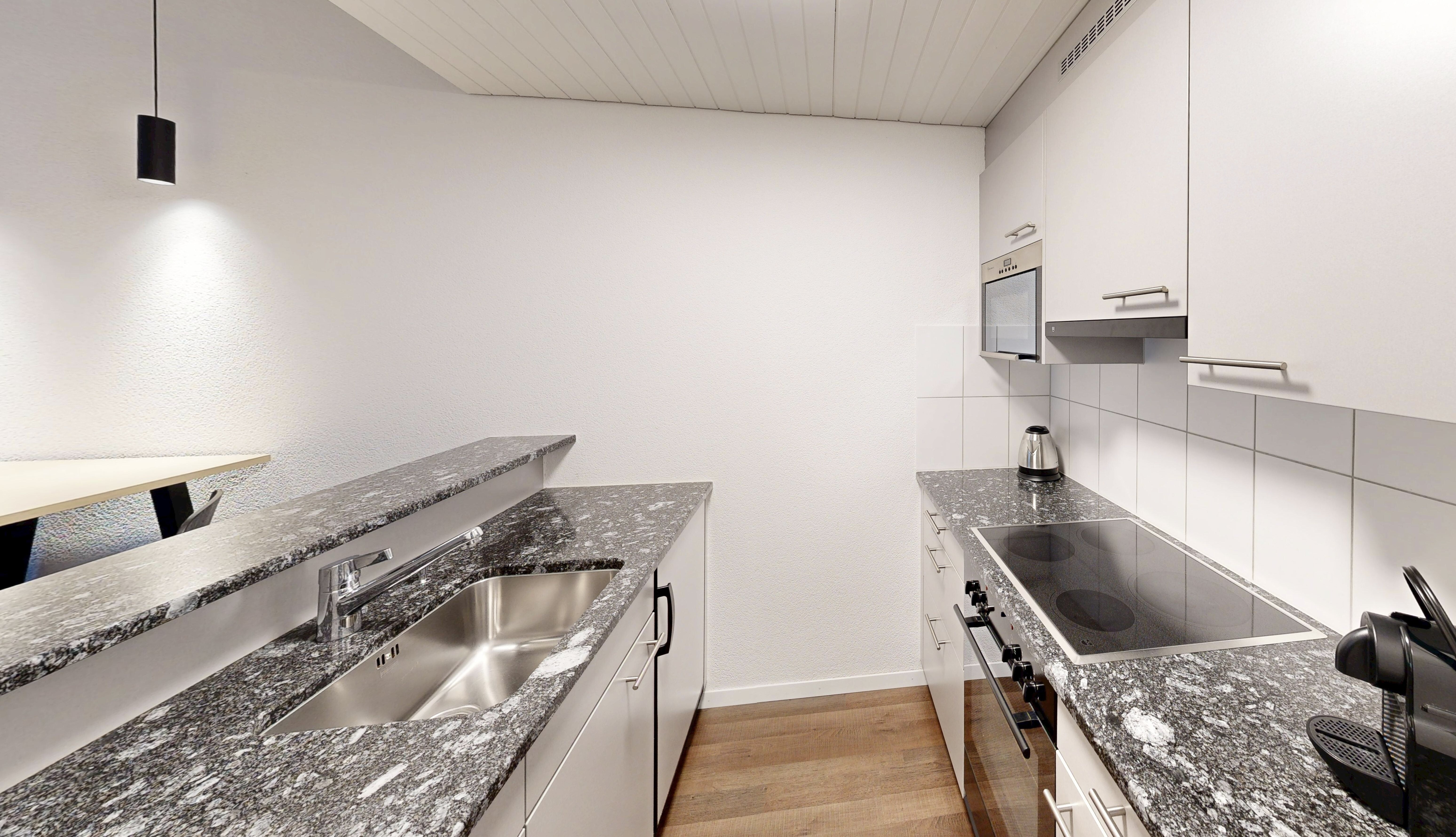 Küche mit Esstresen